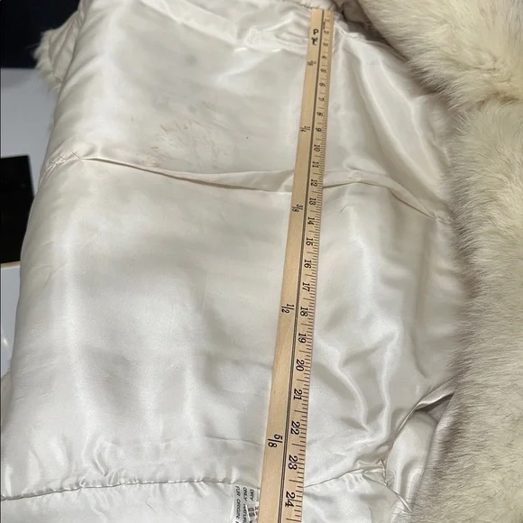 SAGA FOX Elegant White Fur Coat size L pre owned Exellent condition